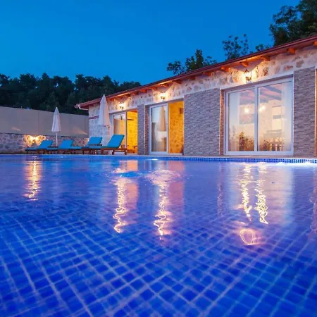 Secluded Private Pool Jakuzzi In Uzumlu Village